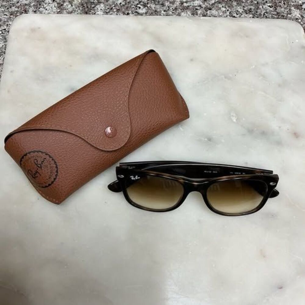 Ray-Ban RB2132 New Wayfarer 902 Tortoise / Brown Gradient 52-18 | Case Inc 33